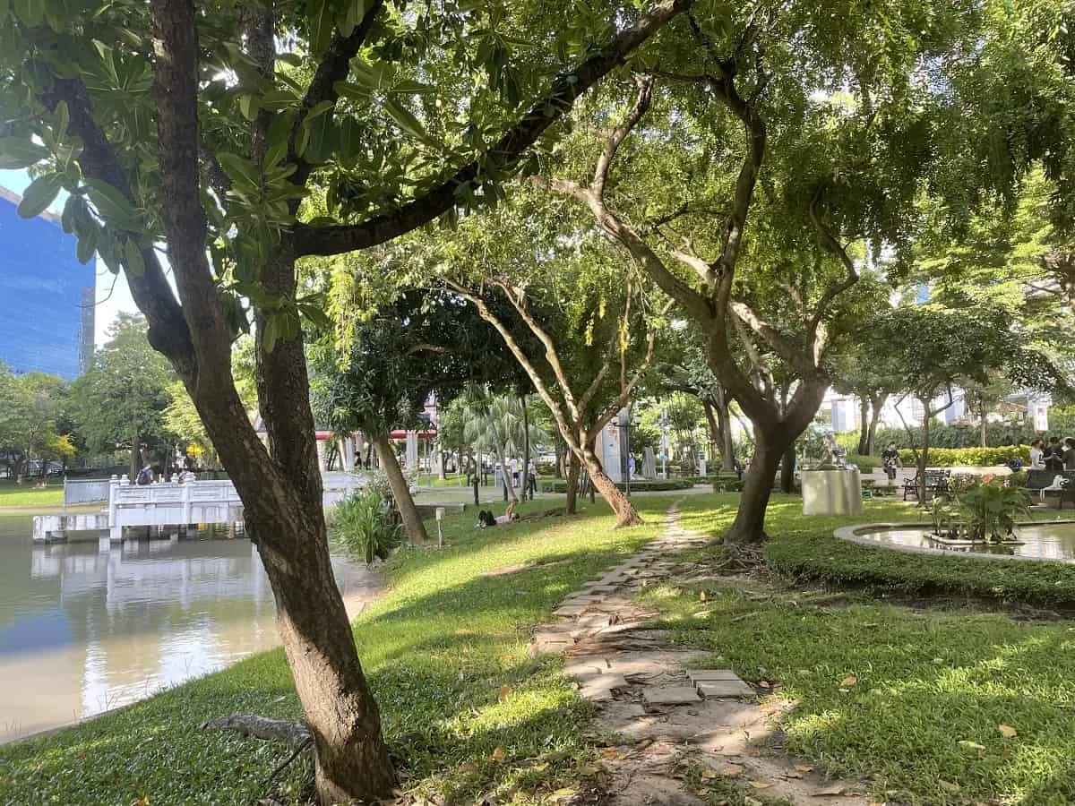 Benchasiri Park – Phrom Phong